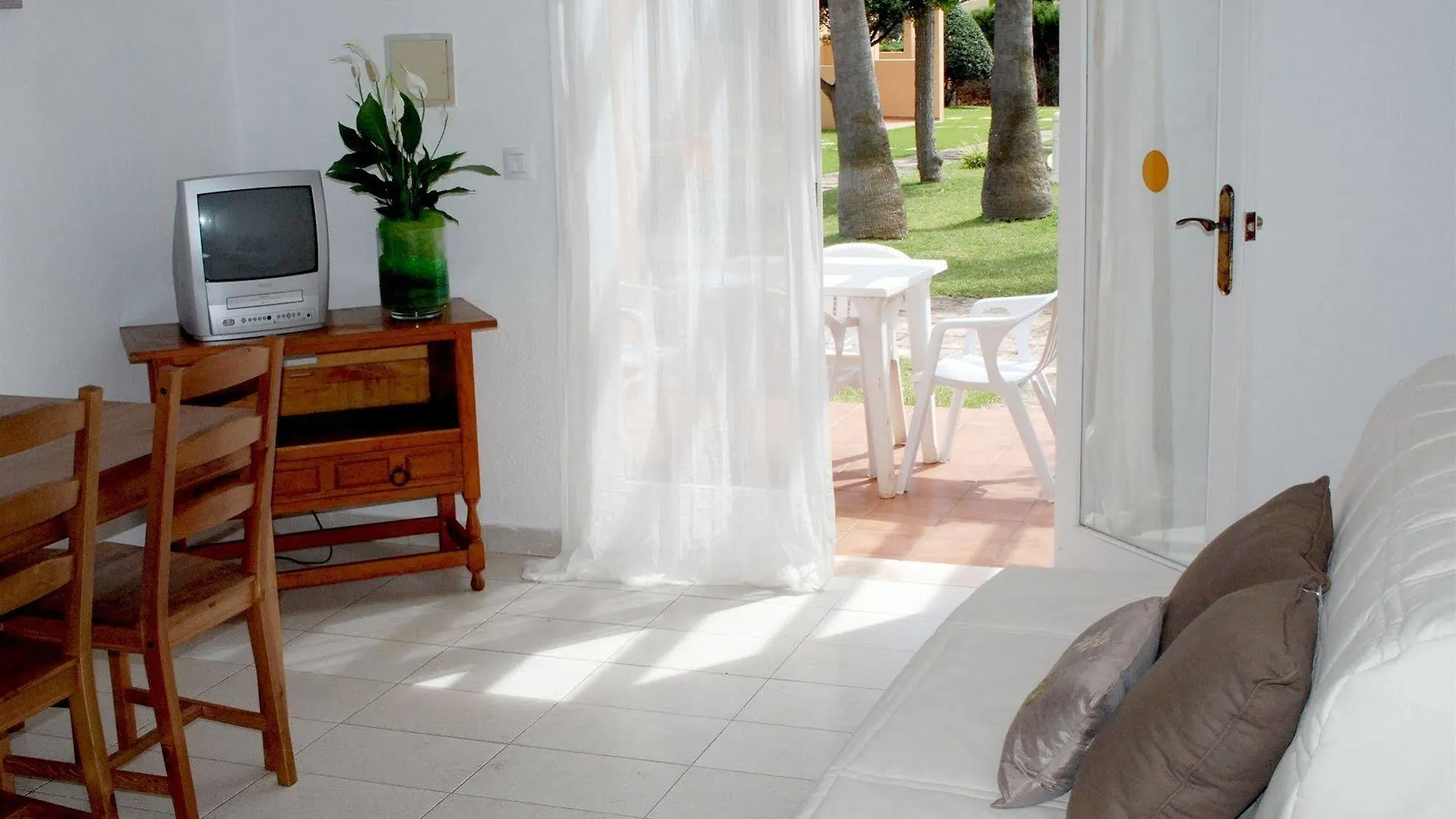 Apartamentos Ses Anneres Cala'N Blanes  Hotel Cala'N Blanes (Menorca)